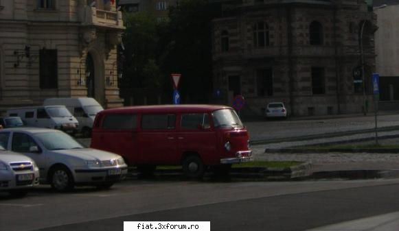 Frumuseti surprinse in trafic - piata Revolutiei - Classic corner