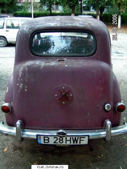 Frumuseti surprinse in trafic - Spatele are bara originala, din fericire - Classic corner