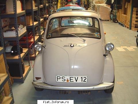 Frumuseti surprinse in trafic - Nu cumva era Isetta? Care seamana dar n-are niici - Classic corner