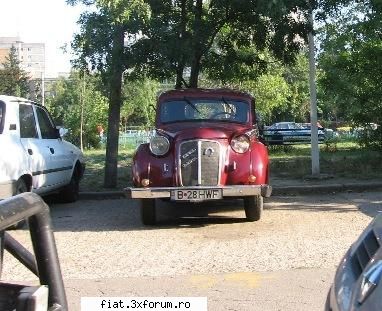 Frumuseti surprinse in trafic - adriane , masina se afla in parcare la dr taberei - Classic corner