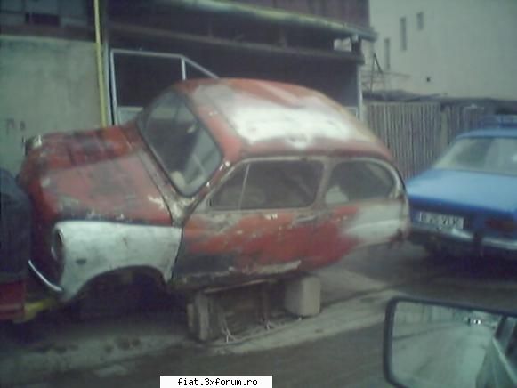 Frumuseti surprinse in trafic - 2 fiaturi 600 jalnice . unul este cu usi suicide - Classic corner