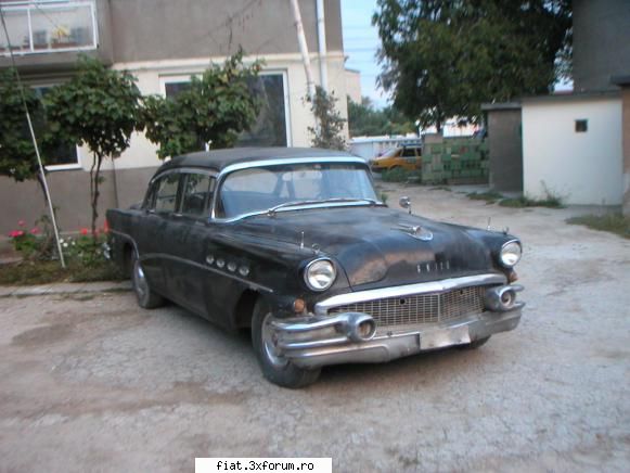 Frumuseti surprinse in trafic - Buick '57, obosit dar victorios - acuma masina se - Classic corner