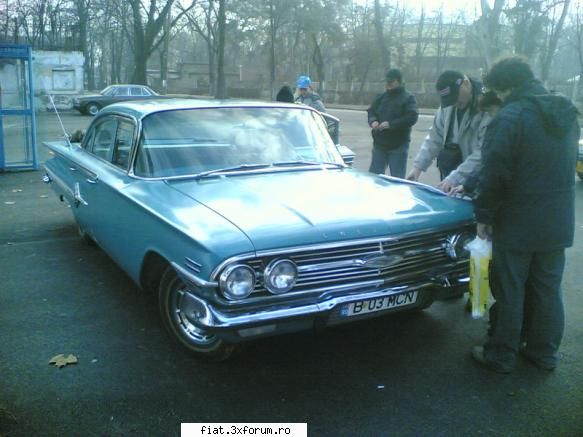 Frumuseti surprinse in trafic - Inca un Chevrolet superb, la atestarea masinilor - Classic corner
