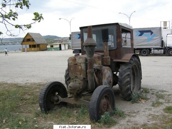 Frumuseti surprinse in trafic - Langa Drobeta Turnu Severin un tractor LANZ - Classic corner