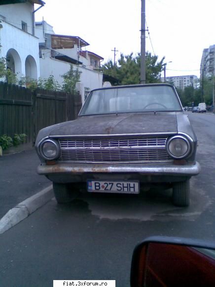 Frumuseti surprinse in trafic - la cateva strazi de mine..se afla acest - Classic corner