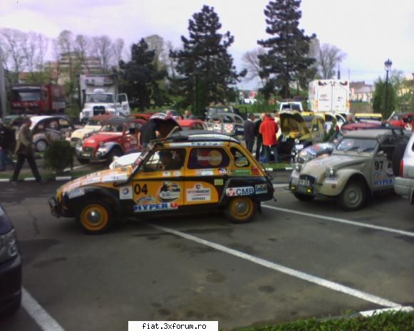 Frumuseti surprinse in trafic - Astazi in drum spre scoala am dat de izvorul 2CV - Classic corner