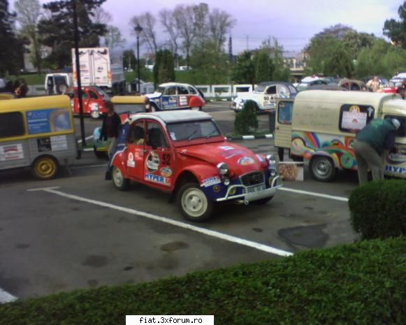 Frumuseti surprinse in trafic - 2... Era pe undeva si un AMI 6, parca si un Dyane - Classic corner