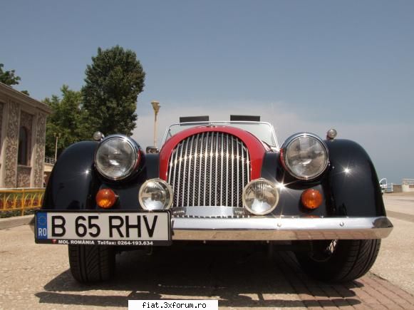 Frumuseti surprinse in trafic - Skyppy - Classic corner