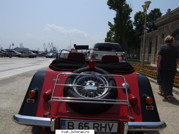 Frumuseti surprinse in trafic - Skyppy - Classic corner