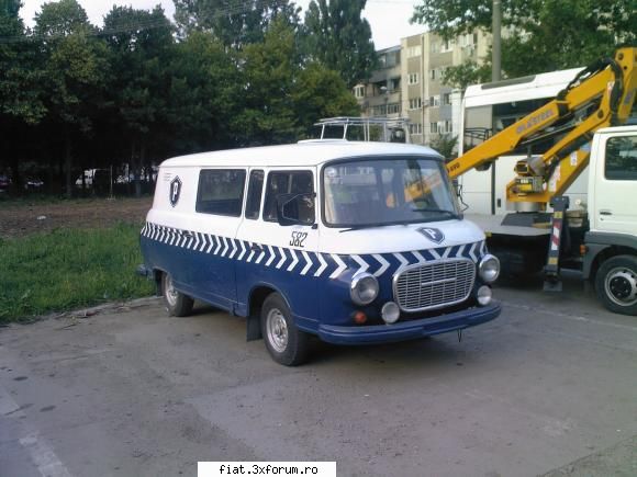 Frumuseti surprinse in trafic - Barkas de politie sau militie cum preferati - Classic corner