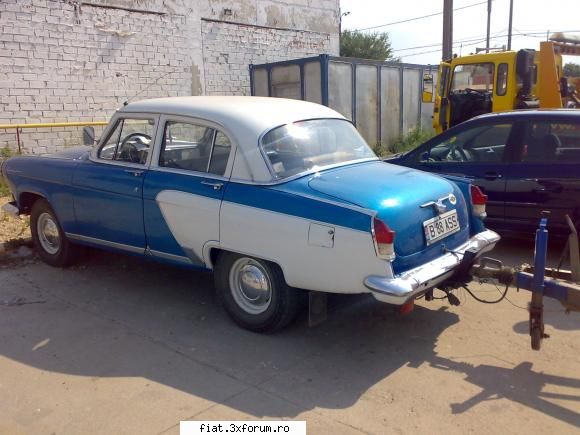 Frumuseti surprinse in trafic - o volga frumusica si platforma de tractare la RAR - Classic corner