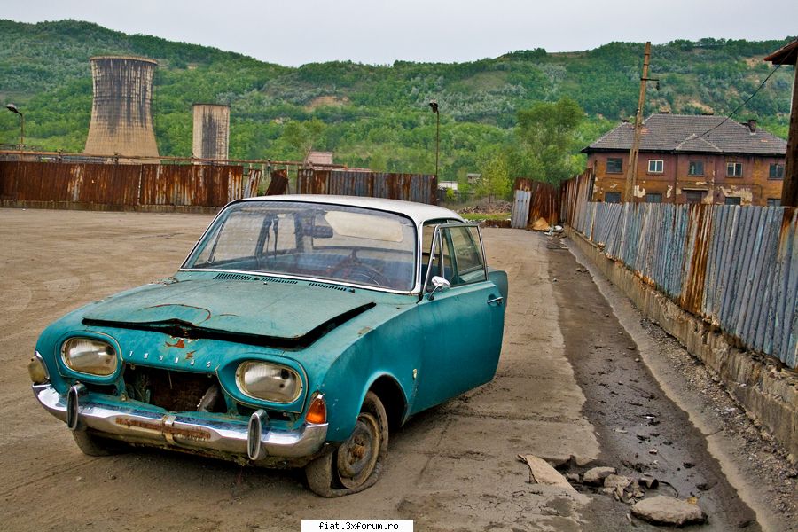 Frumuseti surprinse in trafic - de pe flickr - un Taunus in Copsa Mica - Classic corner