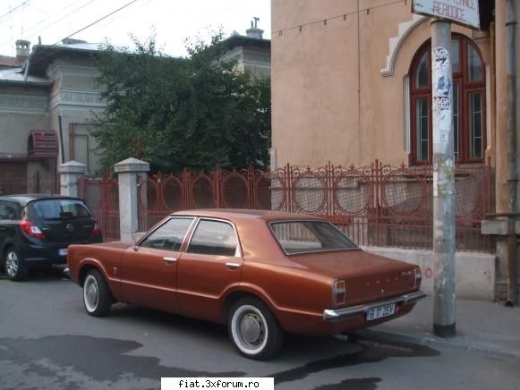 Frumuseti surprinse in trafic - Superba. Intr-un cartier rezidential, zona - Classic corner