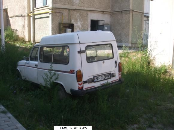 Frumuseti surprinse in trafic - Renualt 4, oribil! - Classic corner
