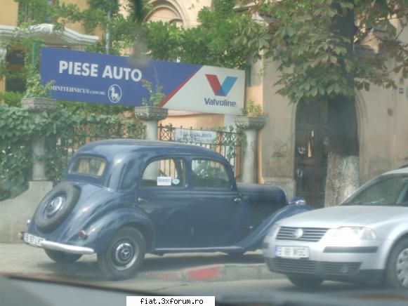 Frumuseti surprinse in trafic - Continuand tema Mercedes, celebrul 170V albastru - Classic corner