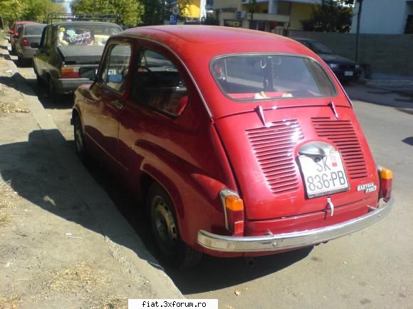 Frumuseti surprinse in trafic - zastava rosie proaspat adusa in buc - Classic corner
