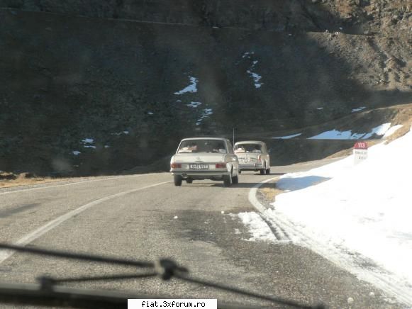 Frumuseti surprinse in trafic - si mai e un pic - Classic corner