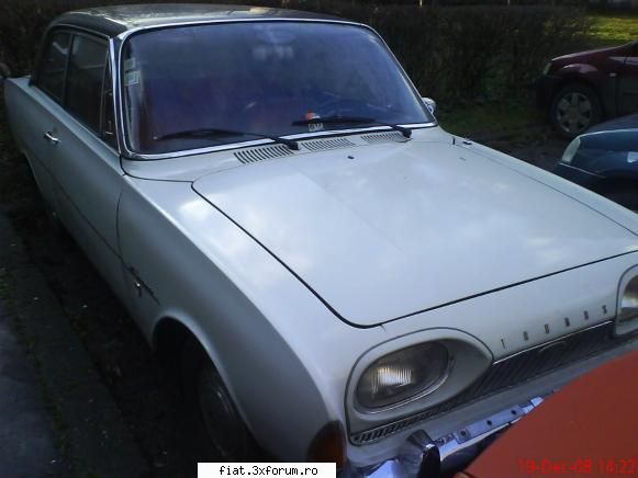 Frumuseti surprinse in trafic - Altul: Ford Taunus 17m frumos intr-o parcare - Classic corner