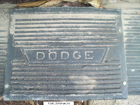 Frumuseti surprinse in trafic - ultima, nu stiu ce model DODGE este - Classic corner