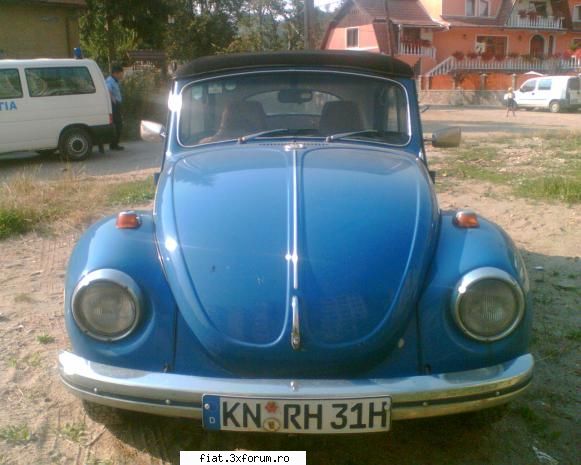 Frumuseti surprinse in trafic - Alta cabrio.In stanga spate e prezent - Classic corner