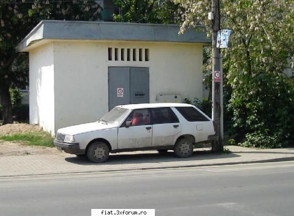Frumuseti surprinse in trafic - Un Renault break inca in stare buna - Classic corner