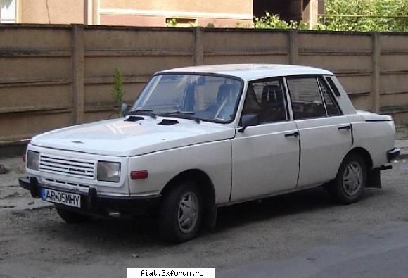 Frumuseti surprinse in trafic - Un Vartburg proaspat reconditionat de un batran - Classic corner