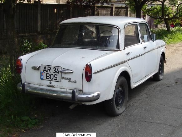Frumuseti surprinse in trafic - Acelasi Fiat vazut din spate - Classic corner