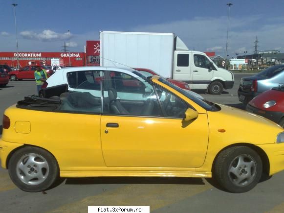 Frumuseti surprinse in trafic - am asteptat acolo sa vina proprietarul - Classic corner