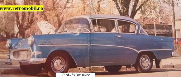Frumuseti surprinse in trafic - apartine cu demnitate cuiva din retromobil chiar - Classic corner