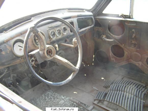 Frumuseti surprinse in trafic - exemplar extrem de ruginit, din pacate - Classic corner