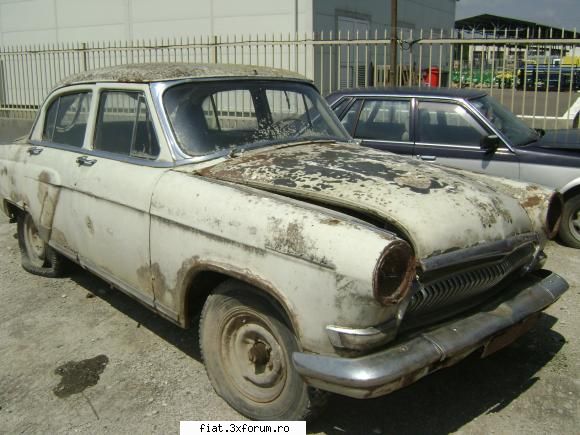 Frumuseti surprinse in trafic - o epava interesanta - Classic corner