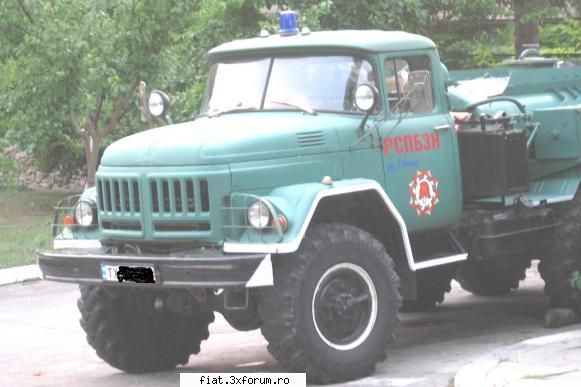 Frumuseti surprinse in trafic - Un frumos camion Zil apartinand pompierilor din - Classic corner