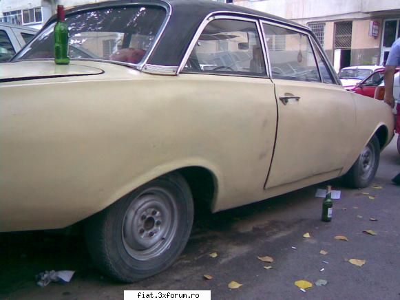 Frumuseti surprinse in trafic - Scuze de poza cu baietii de cartier, erau si ei - Classic corner