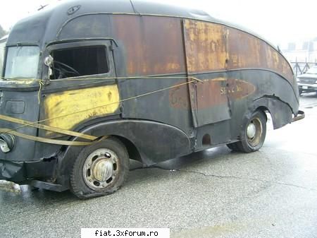 Frumuseti surprinse in trafic - A fost folosit pe post de camion de carat mobila - Classic corner