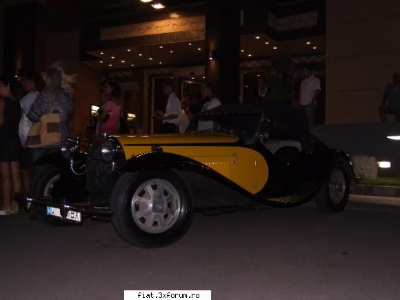 Frumuseti surprinse in trafic - Bugati in fata la Vega - Classic corner