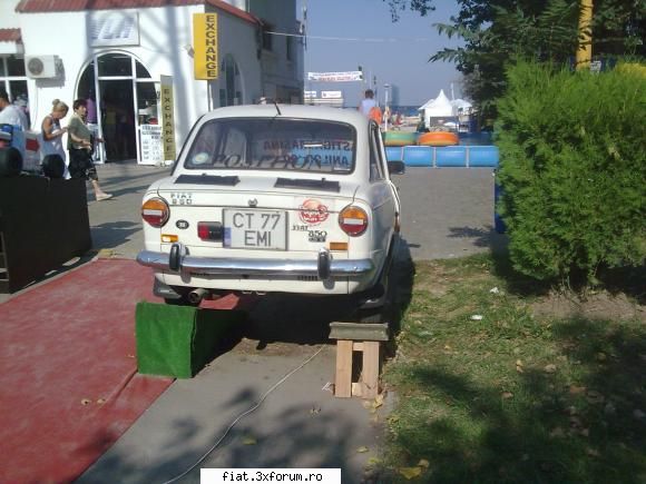 Frumuseti surprinse in trafic - masina se dadea cadou la extragerea de la - Classic corner