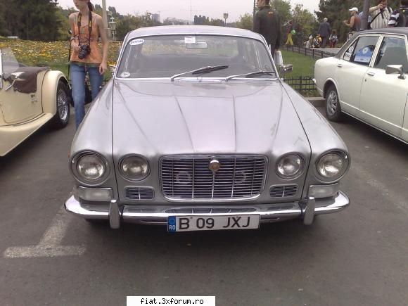 Frumuseti surprinse in trafic - Au fost mai multe insa doar pozele astea le am - Classic corner