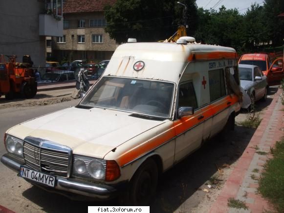 Frumuseti surprinse in trafic - Salvare Mercedes Cobra, banuiesc abandonata - Classic corner