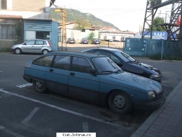 Frumuseti surprinse in trafic - Sta de ceva timp - Classic corner