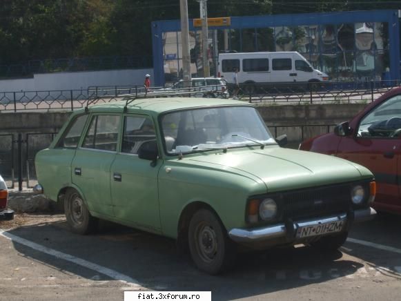 Frumuseti surprinse in trafic - O ciudatenie - IZH Kombi. Era de vanzare dar din - Classic corner