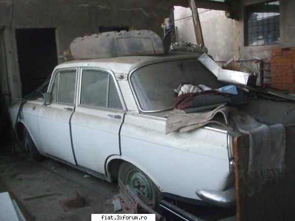 Frumuseti surprinse in trafic - Moskvich prafuit, in stare F buna - Classic corner
