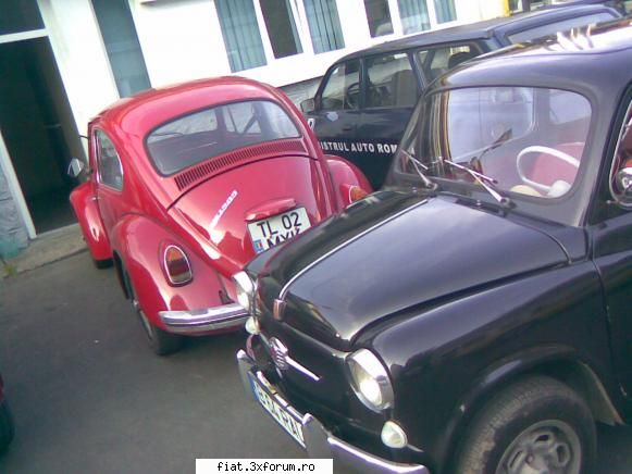 Frumuseti surprinse in trafic - S-au bucurat cele doua babute cand s-au intalnit - Classic corner