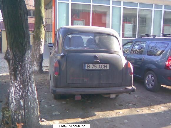 Frumuseti surprinse in trafic - Ultima cu spatele - Classic corner
