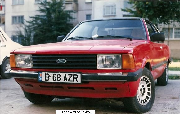 Frumuseti surprinse in trafic - Un Taunus Ghia motor 2.0 V6, undeva in zona - Classic corner