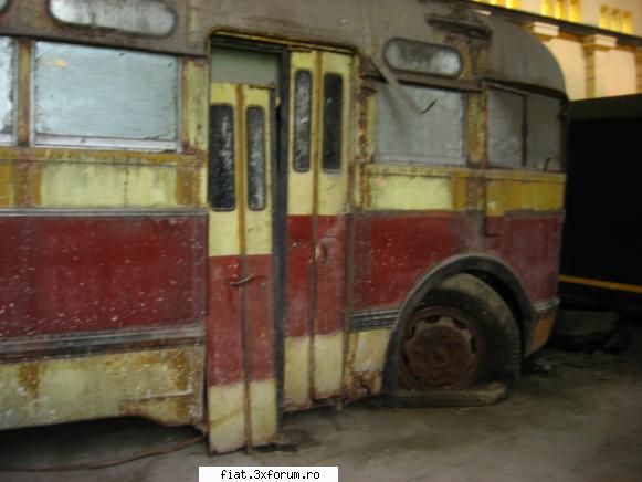 Frumuseti surprinse in trafic - stiu ca ar da bine restaurat dar nu stiu cate - Classic corner