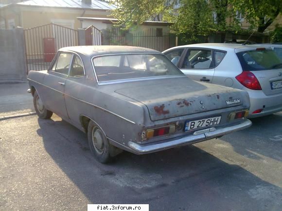 Frumuseti surprinse in trafic - incepem cu un Opel Rekord coupe care cred ca este - Classic corner