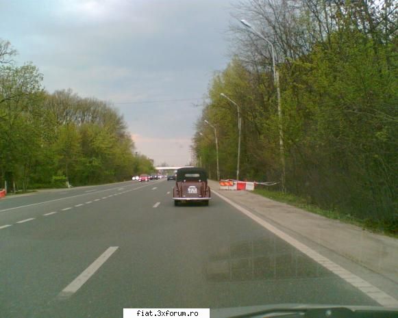 Frumuseti surprinse in trafic - la intrarea in Otopeni - Classic corner