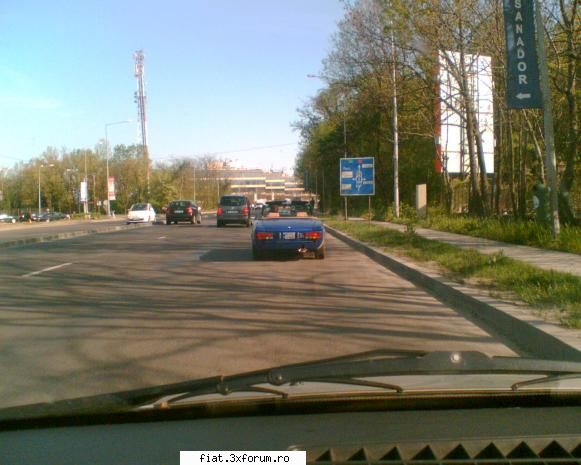 Frumuseti surprinse in trafic - Un Peugeot 504 cabriolet, model 1979 - Classic corner