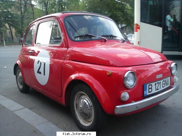 Frumuseti surprinse in trafic - avea si un fratior mai mic ...sau surioara - Classic corner