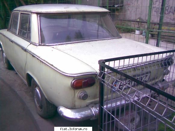 Frumuseti surprinse in trafic - Acu sper ca nu v-am dat idei sa mergeti sa sutiti - Classic corner